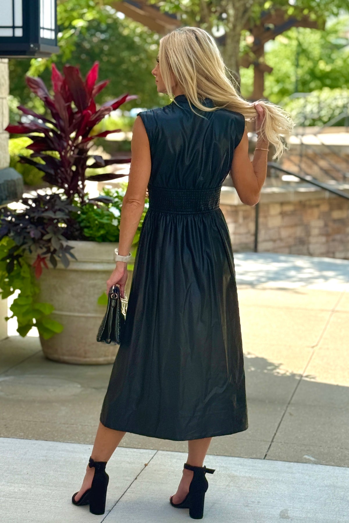 Vesper Sleeveless Zip Front Dress : Black