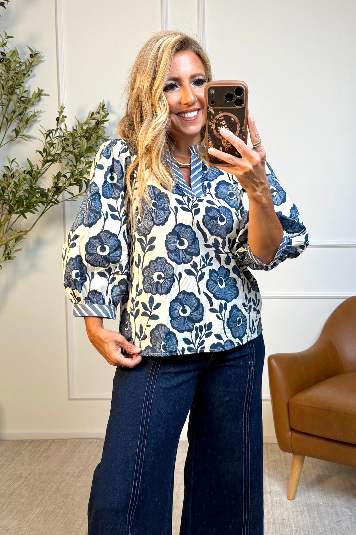 Tindra V-Neck Floral Top : Cream/Navy