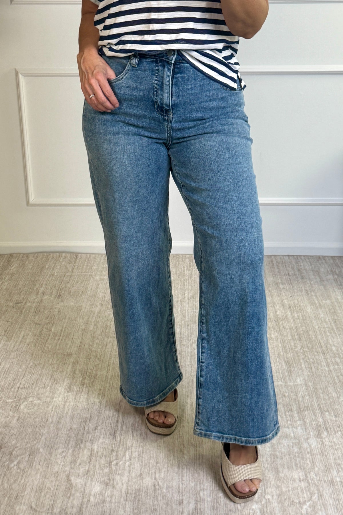 Liverpool Finley Wide Leg Jeans : Carbon Canyon