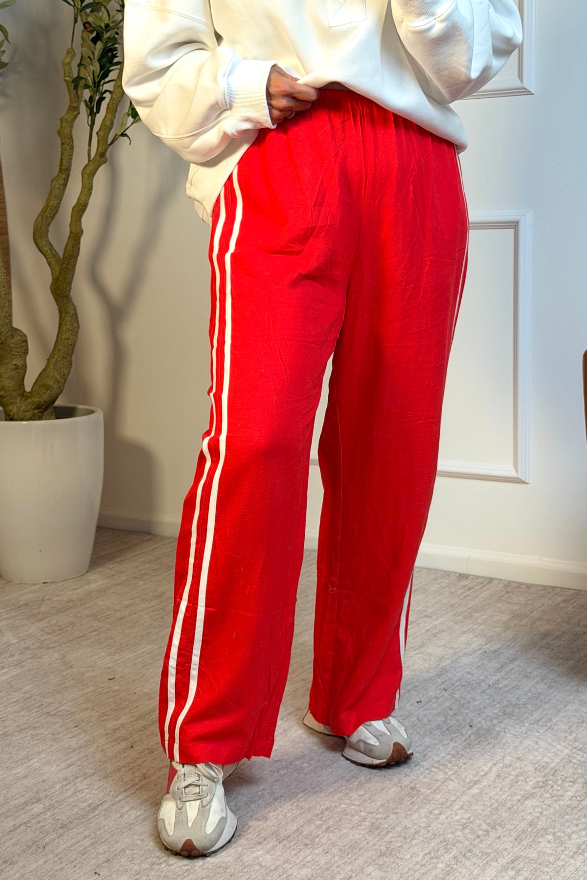 Lunara Long Pants with Side Detail : Cherry