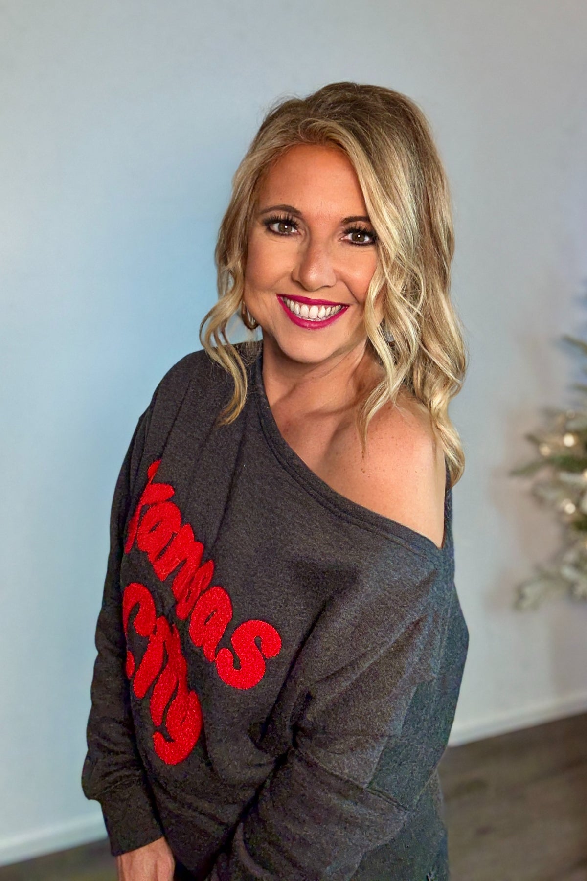 Kansas City Off Shoulder Vintage Sweatshirt : Black