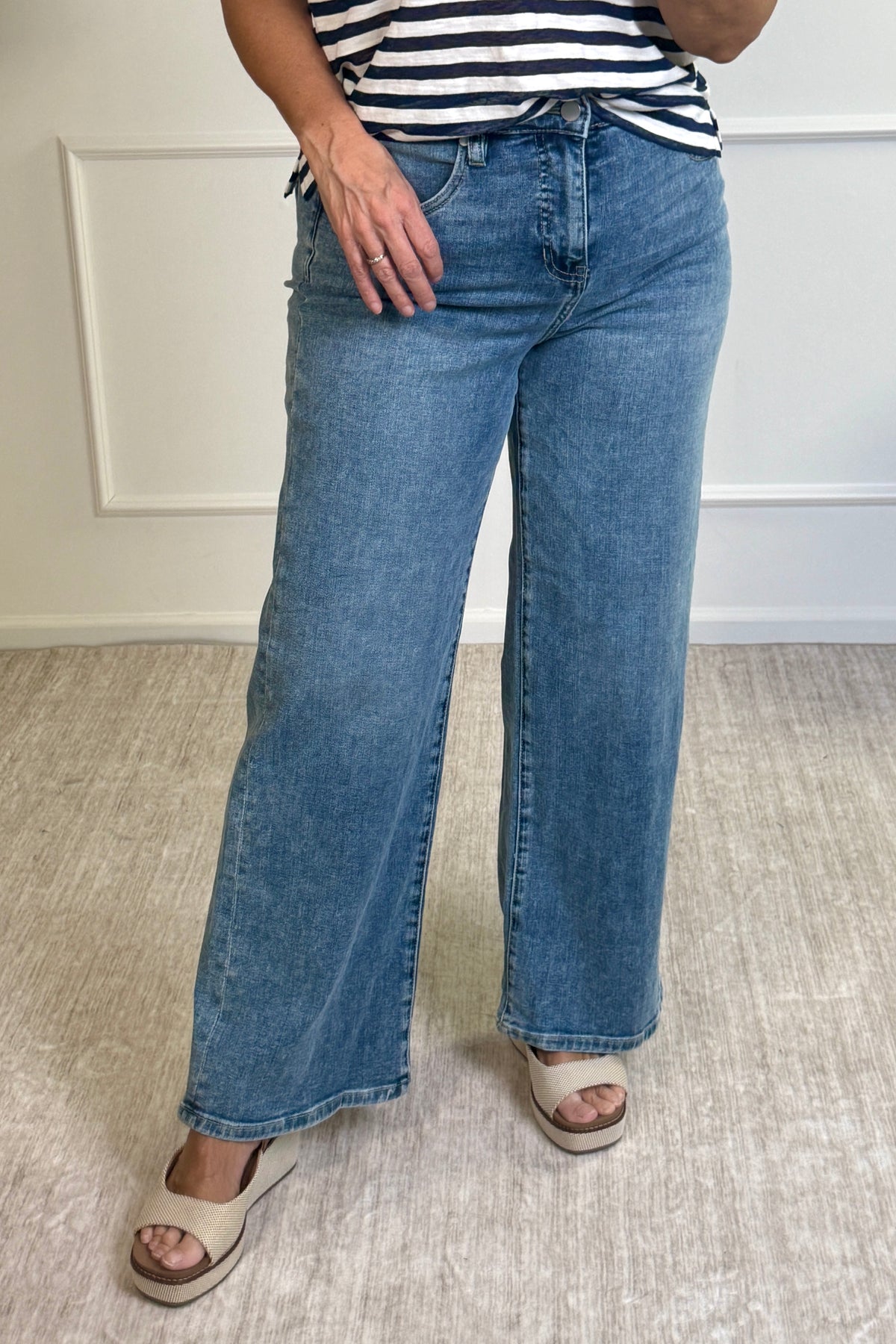 Liverpool Finley Wide Leg Jeans : Carbon Canyon