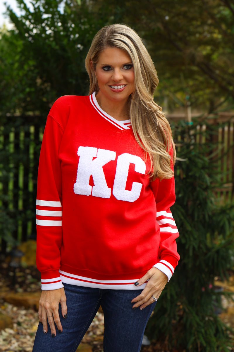 KC Varsity V Neck Pullover : Red