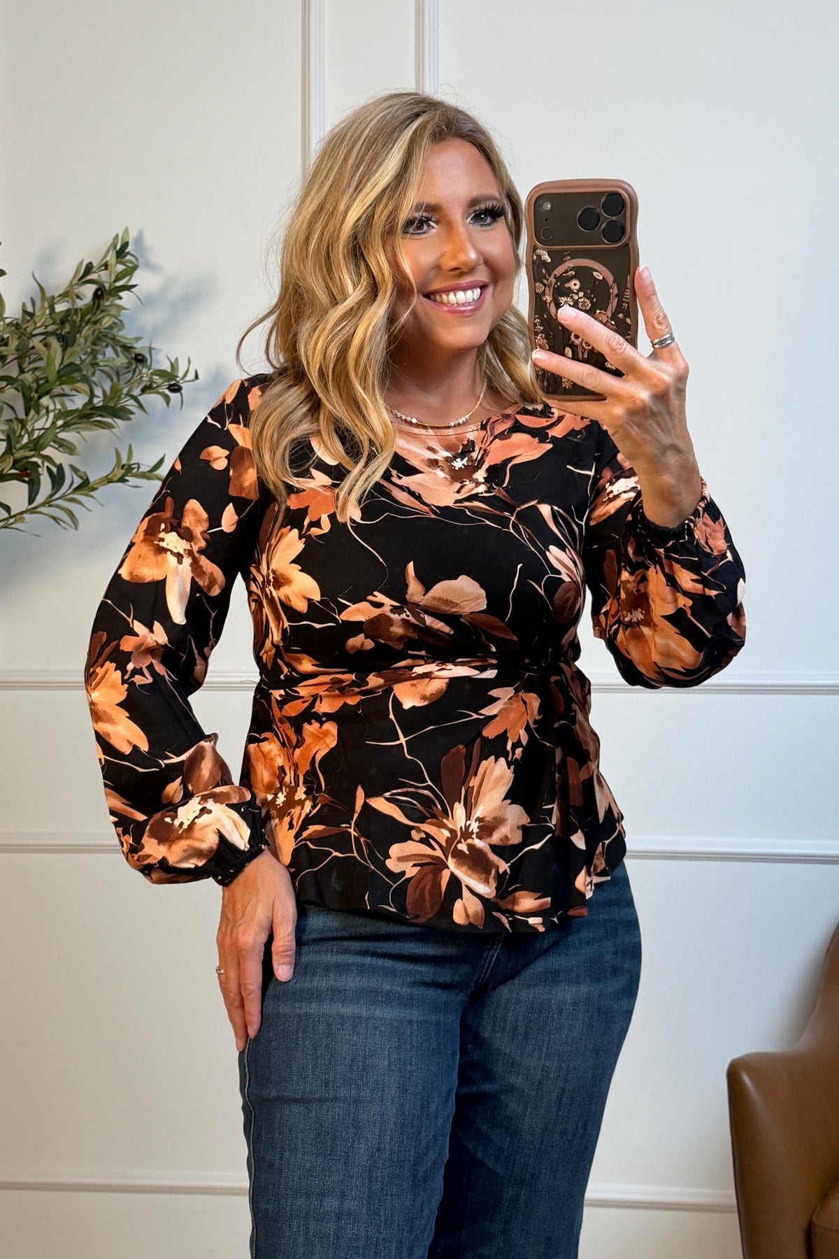 Clary Round Neck Floral Top : Black/Taupe