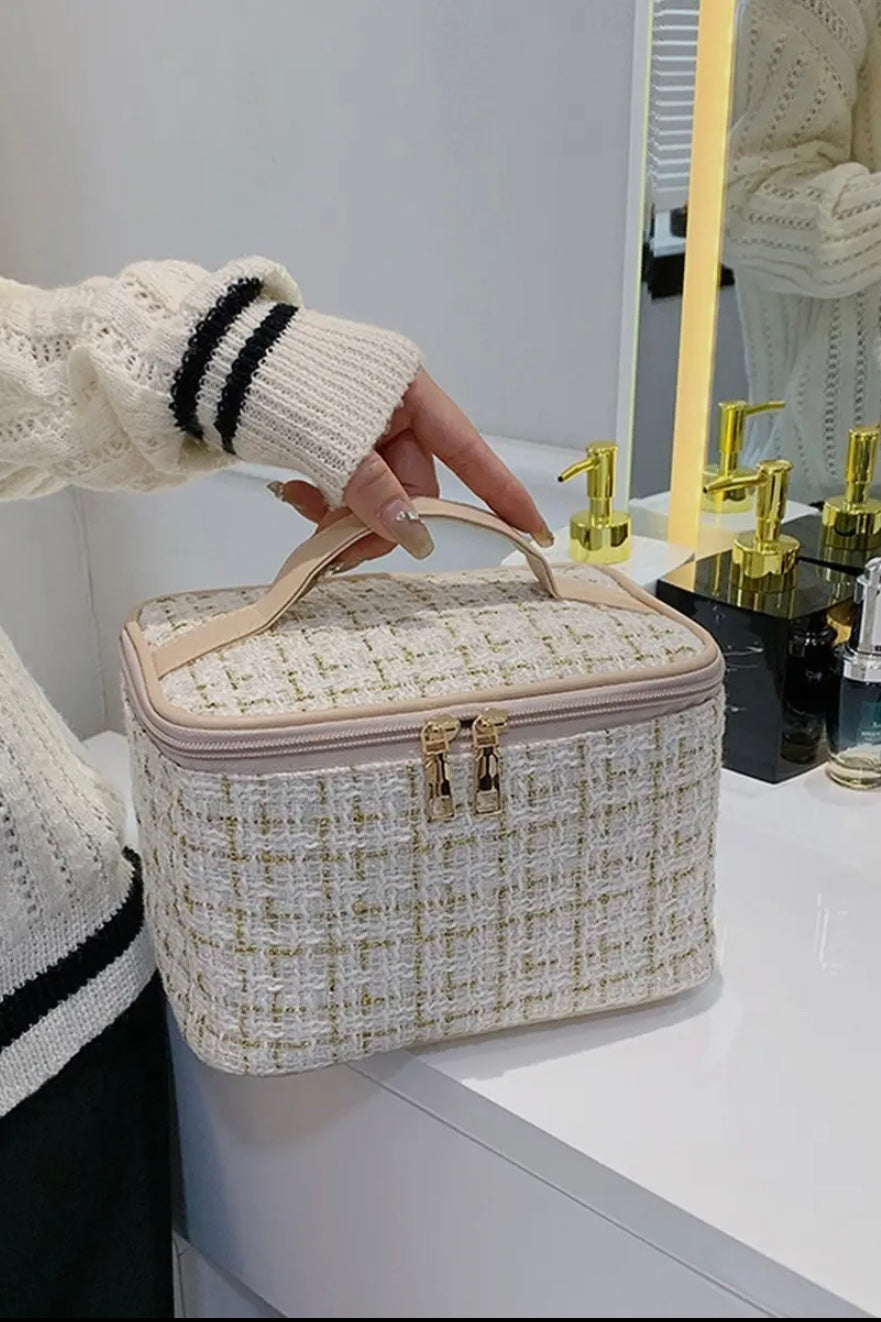 Travel Cosmetic Bag : White