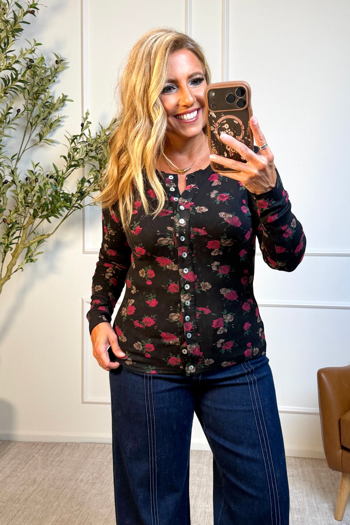 Ivara Floral Top : Black