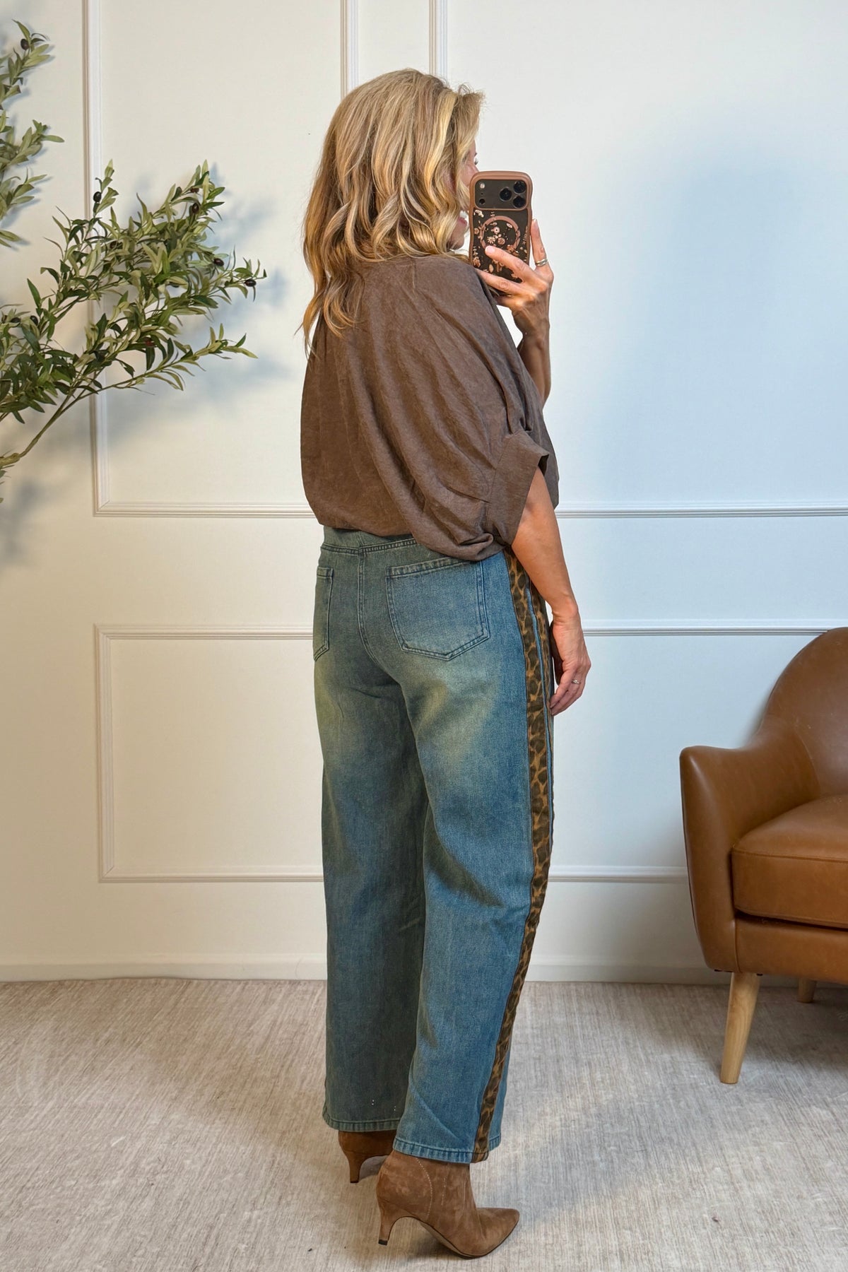 Florie Button Down Collared Top : Brown