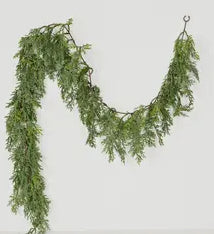 Oak Street Holiday Decor