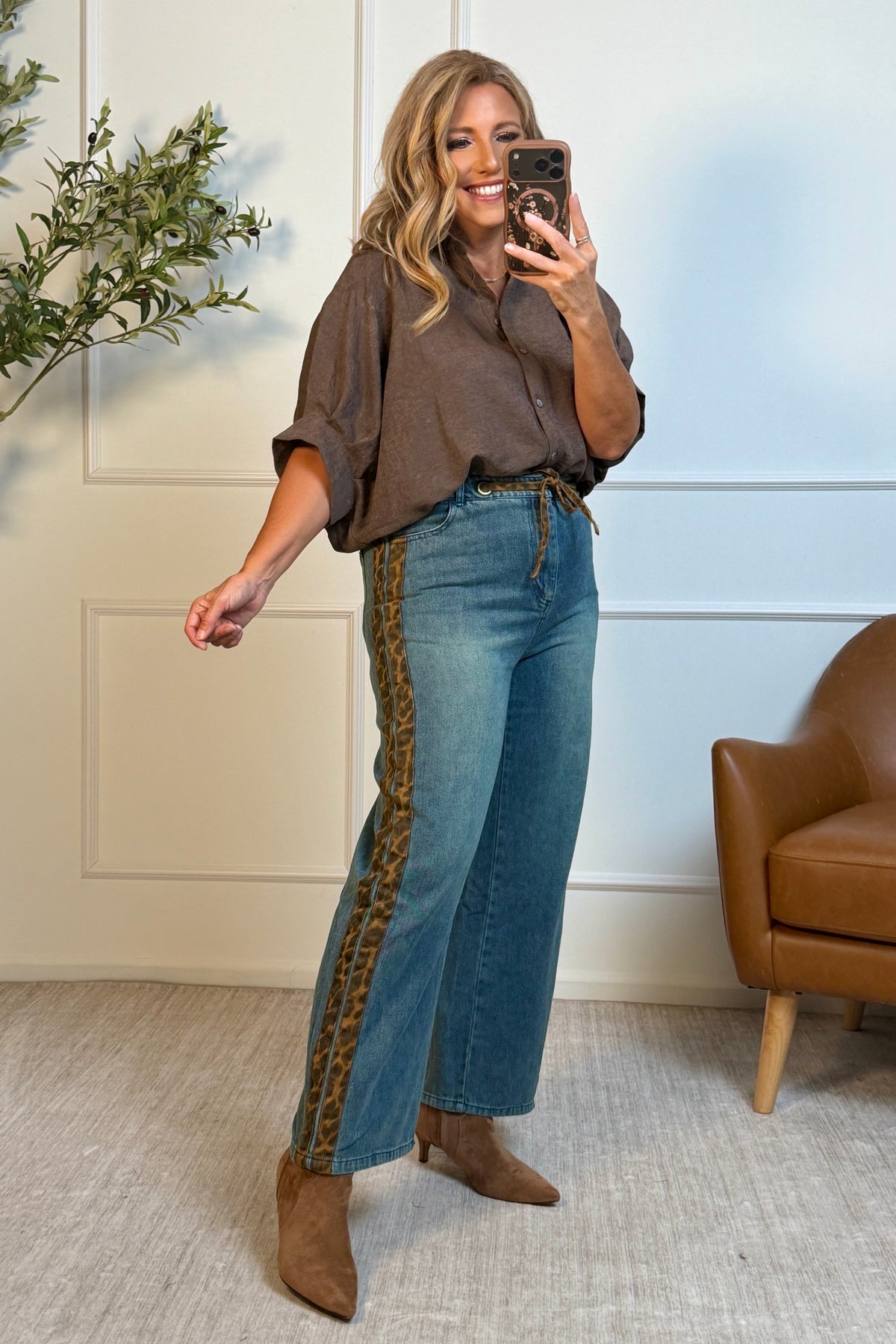 Florie Button Down Collared Top : Brown