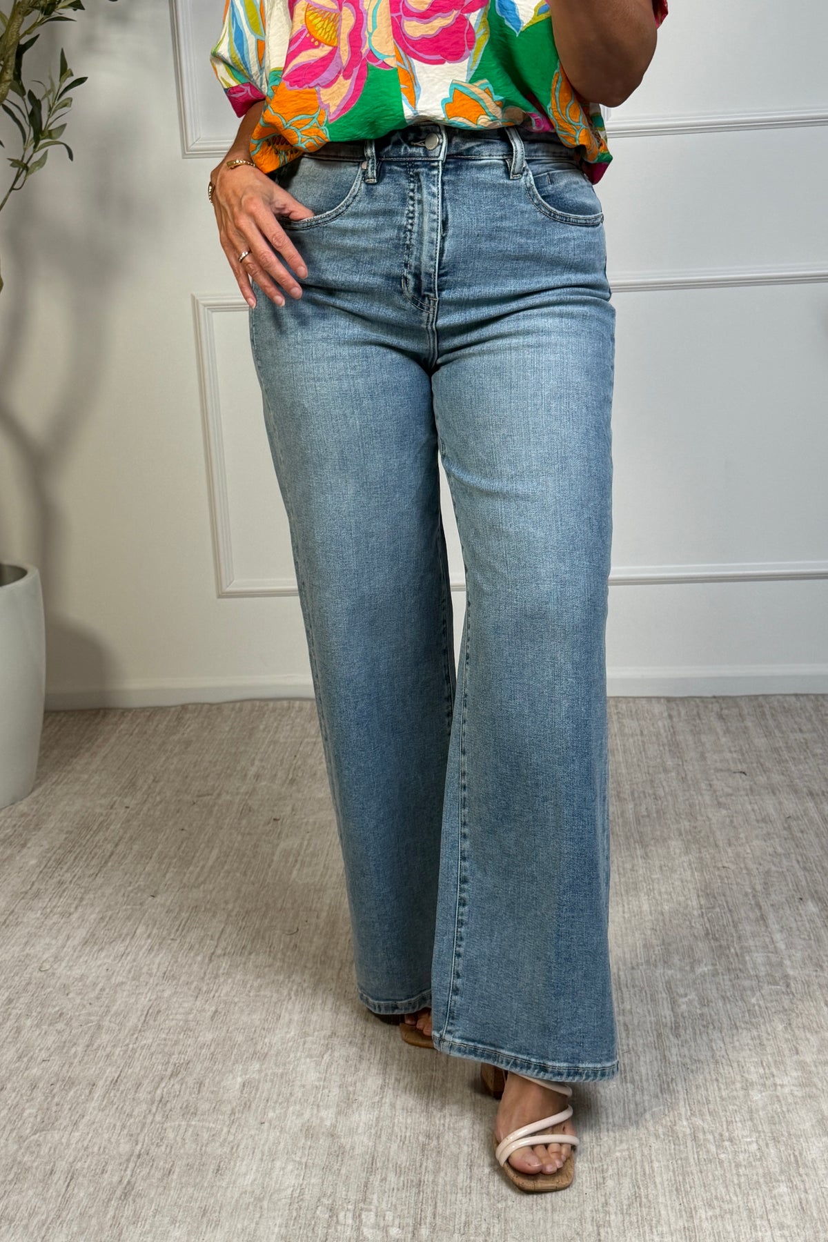 Liverpool Martina Wide Leg Jeans : Carbon Canyon