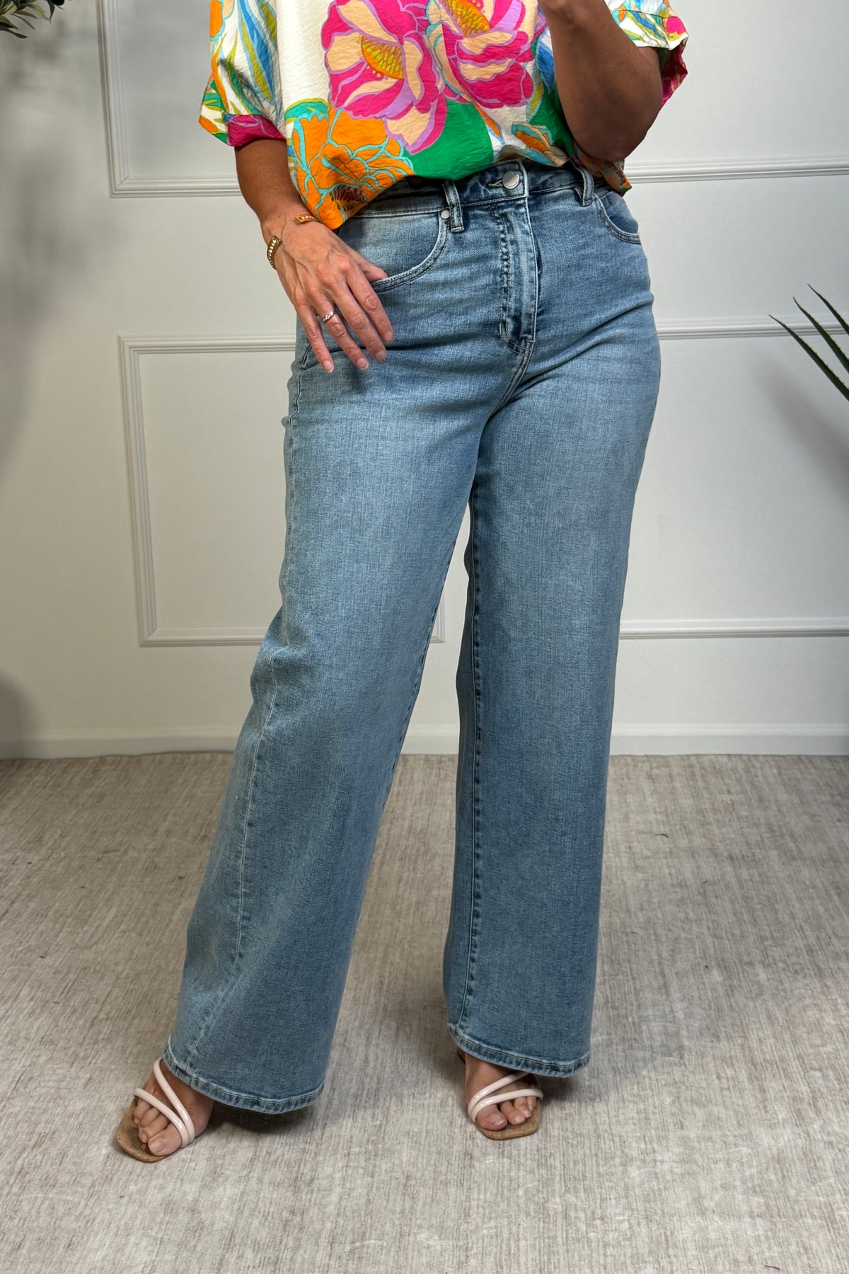 Liverpool Martina Wide Leg Jeans : Carbon Canyon