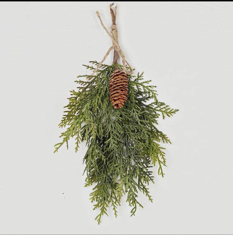 Oak Street Holiday Decor