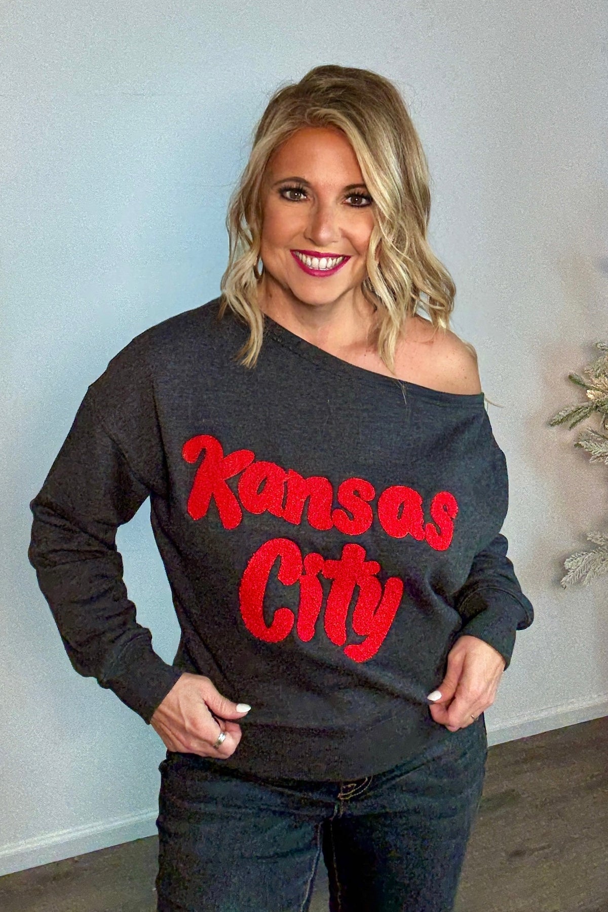 Kansas City Off Shoulder Vintage Sweatshirt : Black