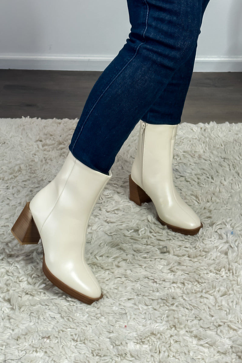 Chinese Laundry Danica Bootie : Cream Smooth
