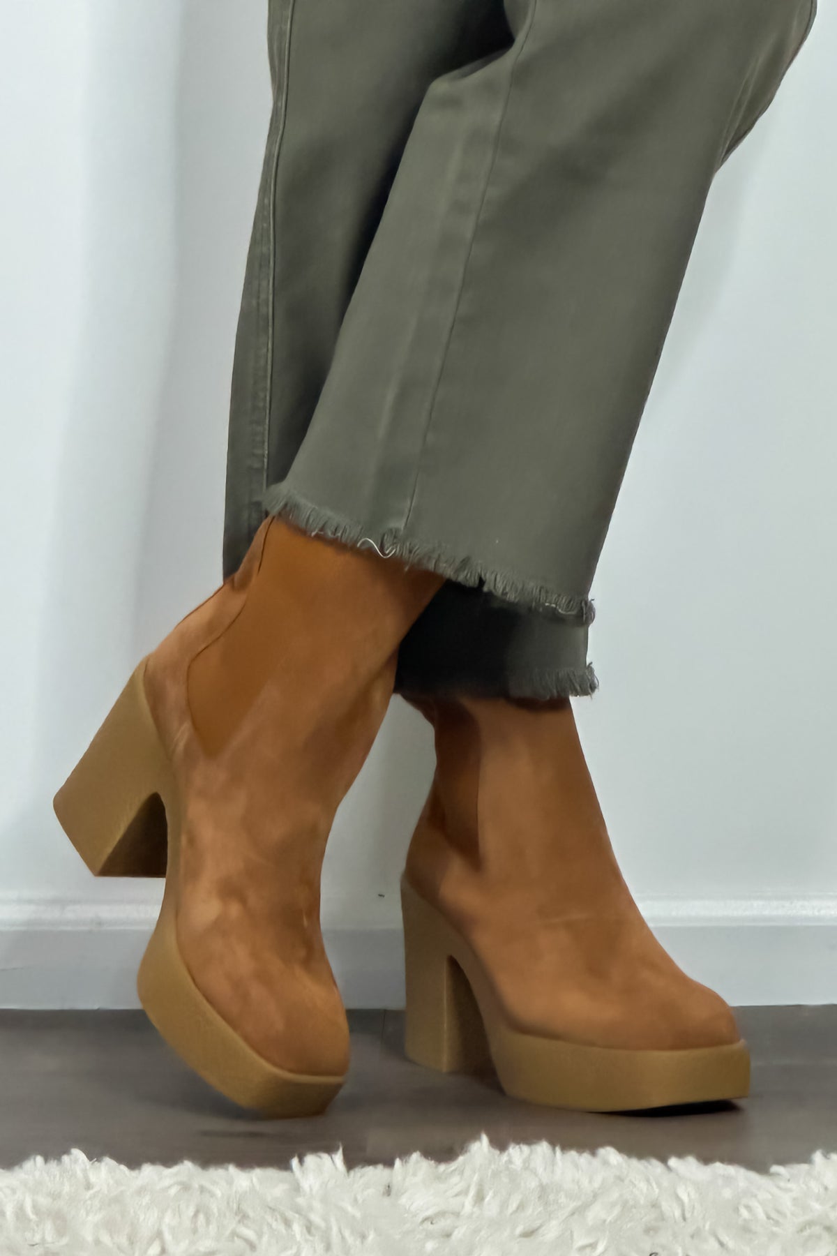 Chinese Laundry Caleigh Suede Boots : Brown