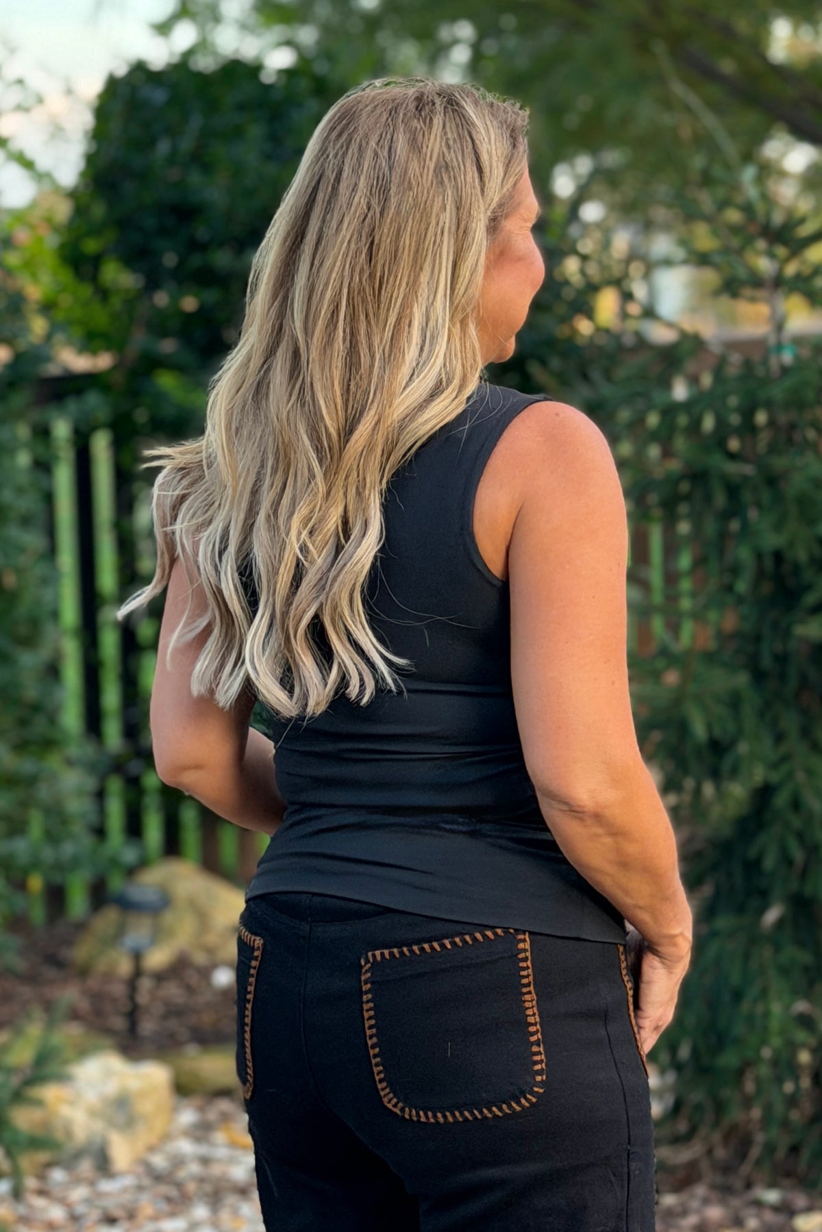 Lulee Sleeveless Ruched Top : Black
