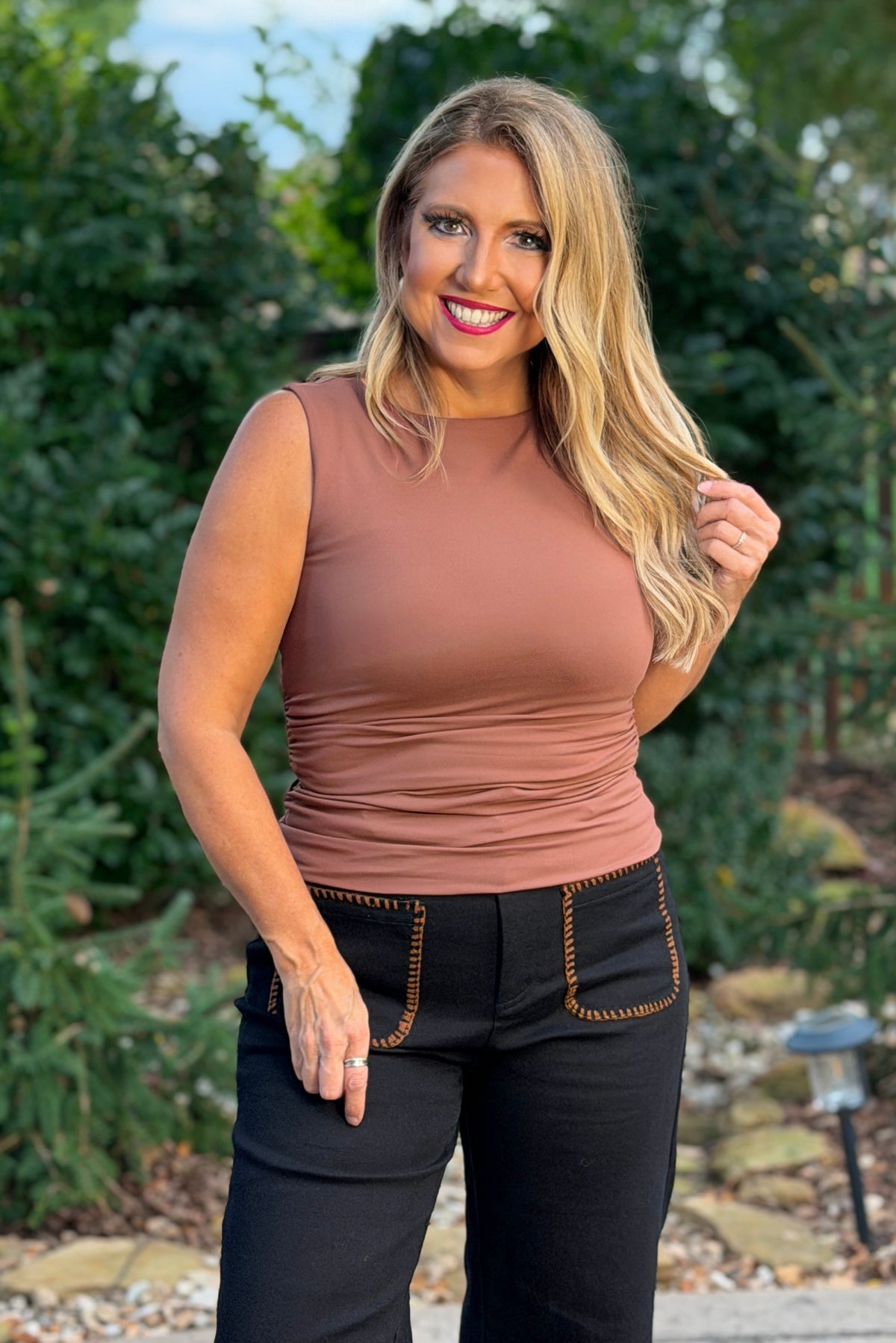Lulee Sleeveless Ruched Top : Brown