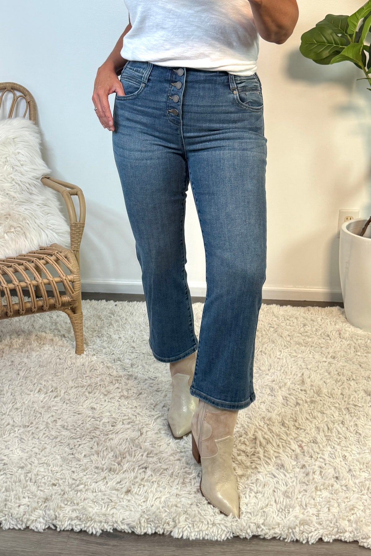 Liverpool Gia Crop Flare w/ buttons : Neola