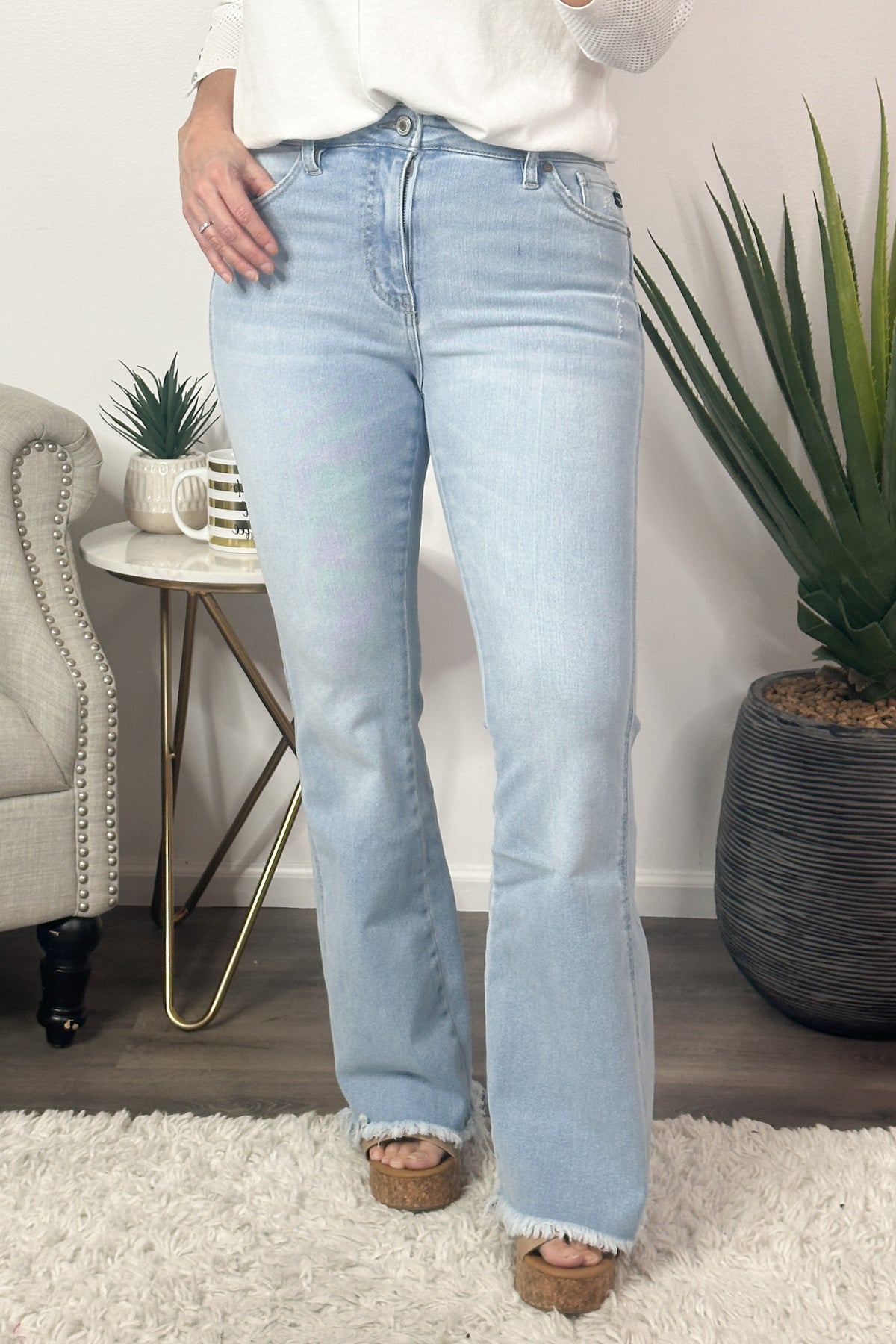 KanCan Faith High Rise Curvy Flare : Light Wash