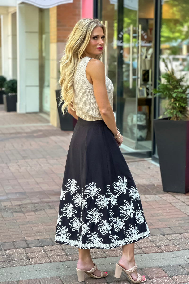 Sayla Embroidered Detail Dress : Black