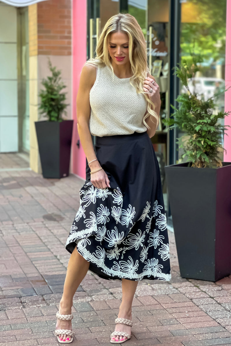 Sayla Embroidered Detail Dress : Black