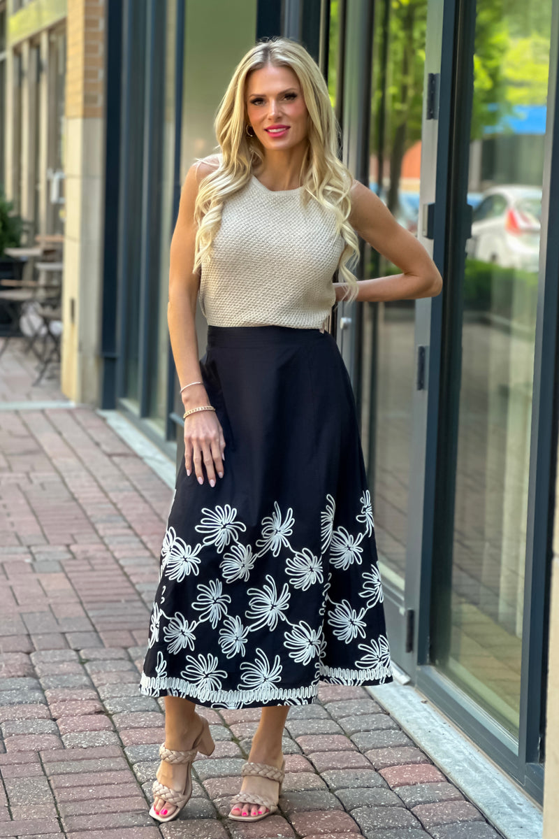 Sayla Embroidered Detail Dress : Black