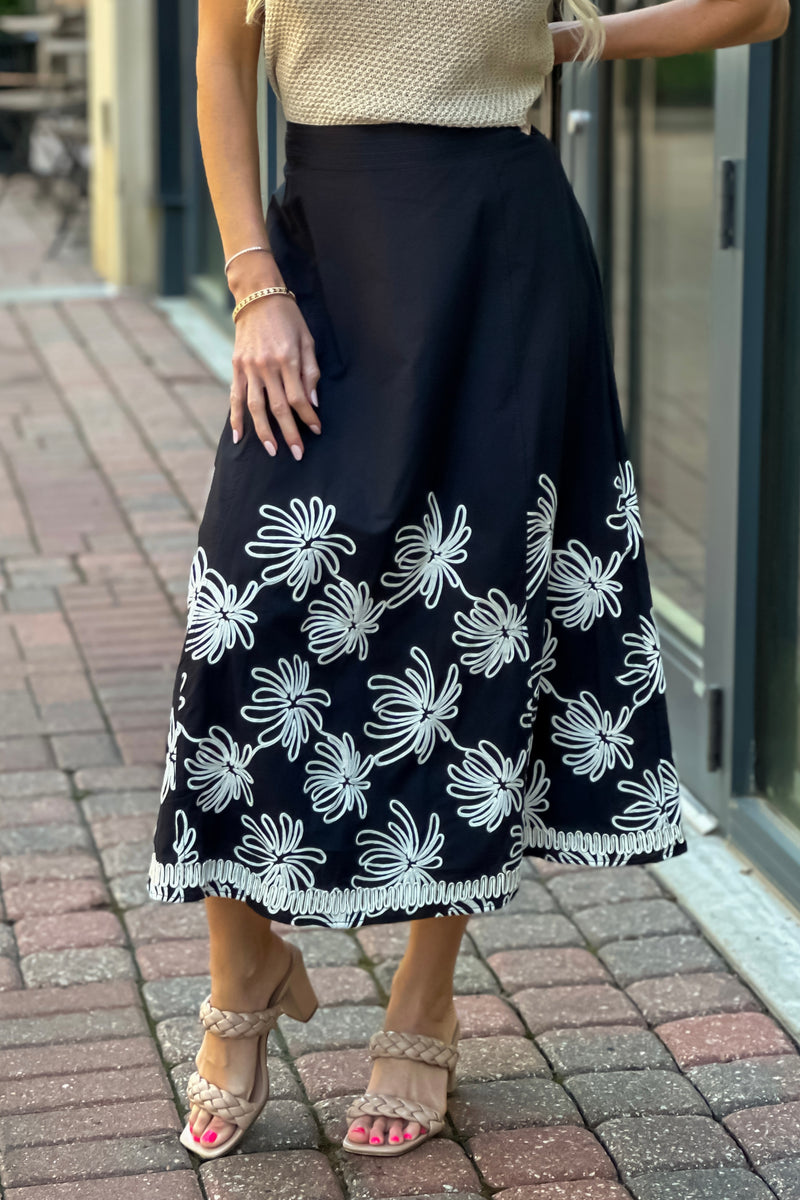 Sayla Embroidered Detail Dress : Black