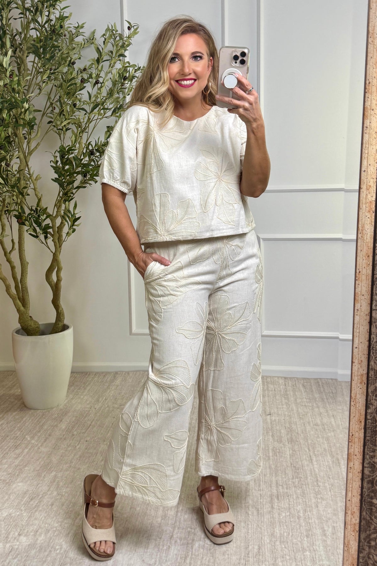 Aleah Floral Embroidered Elastic Waist Cropped Pants : Natural