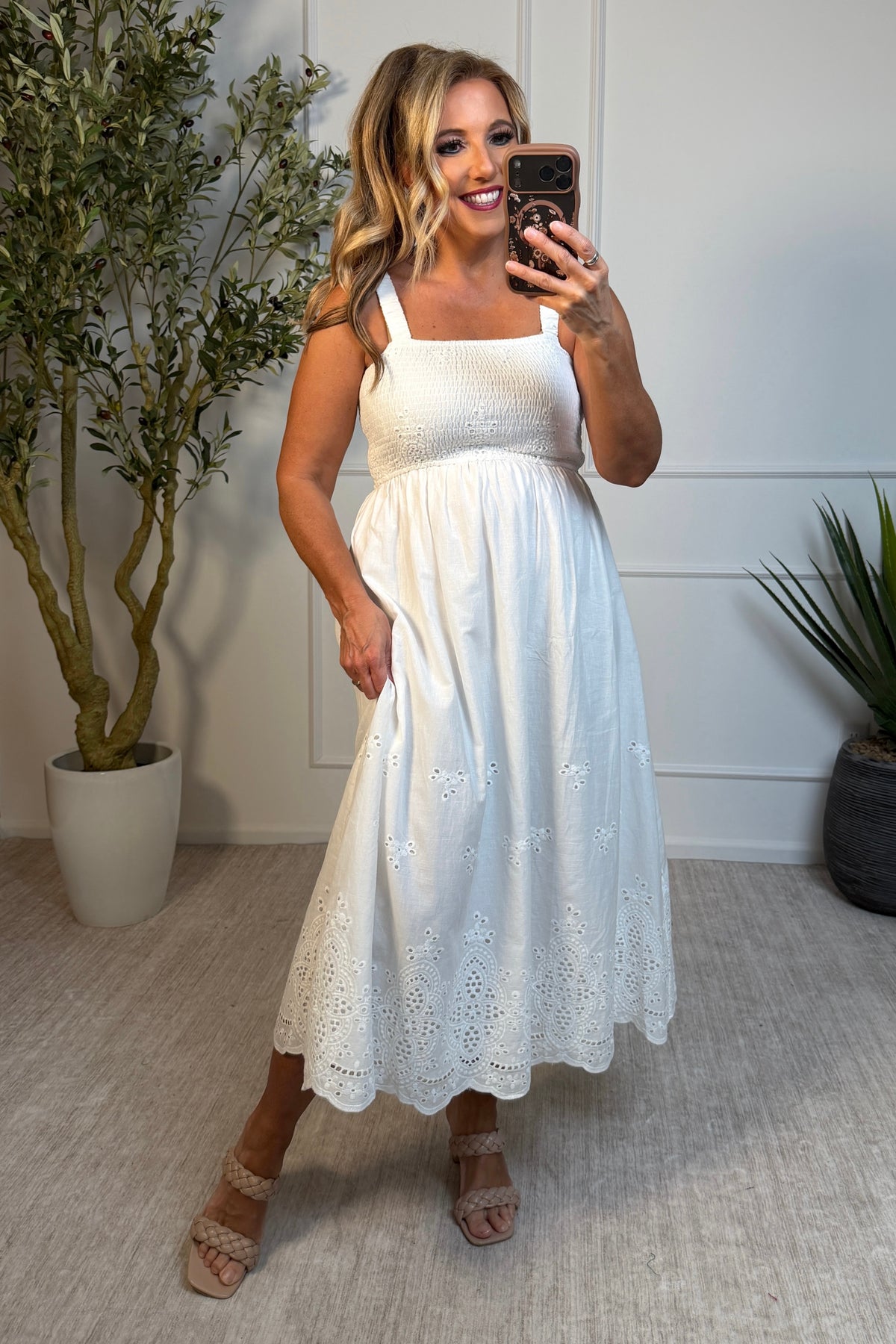 Sydnee Sleeveless Dress : White