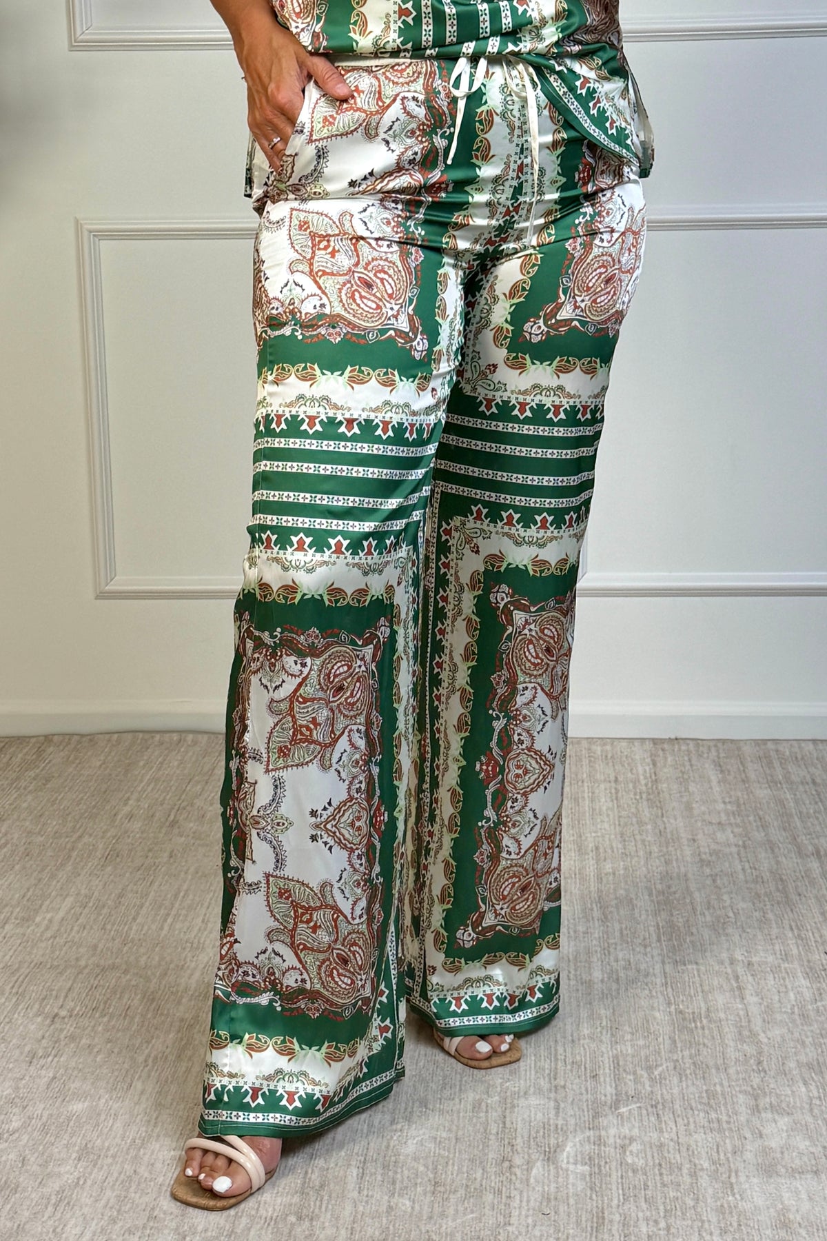 Chanelle Scarf Print Elastic Waistband Wide Leg Pants : Green Multi