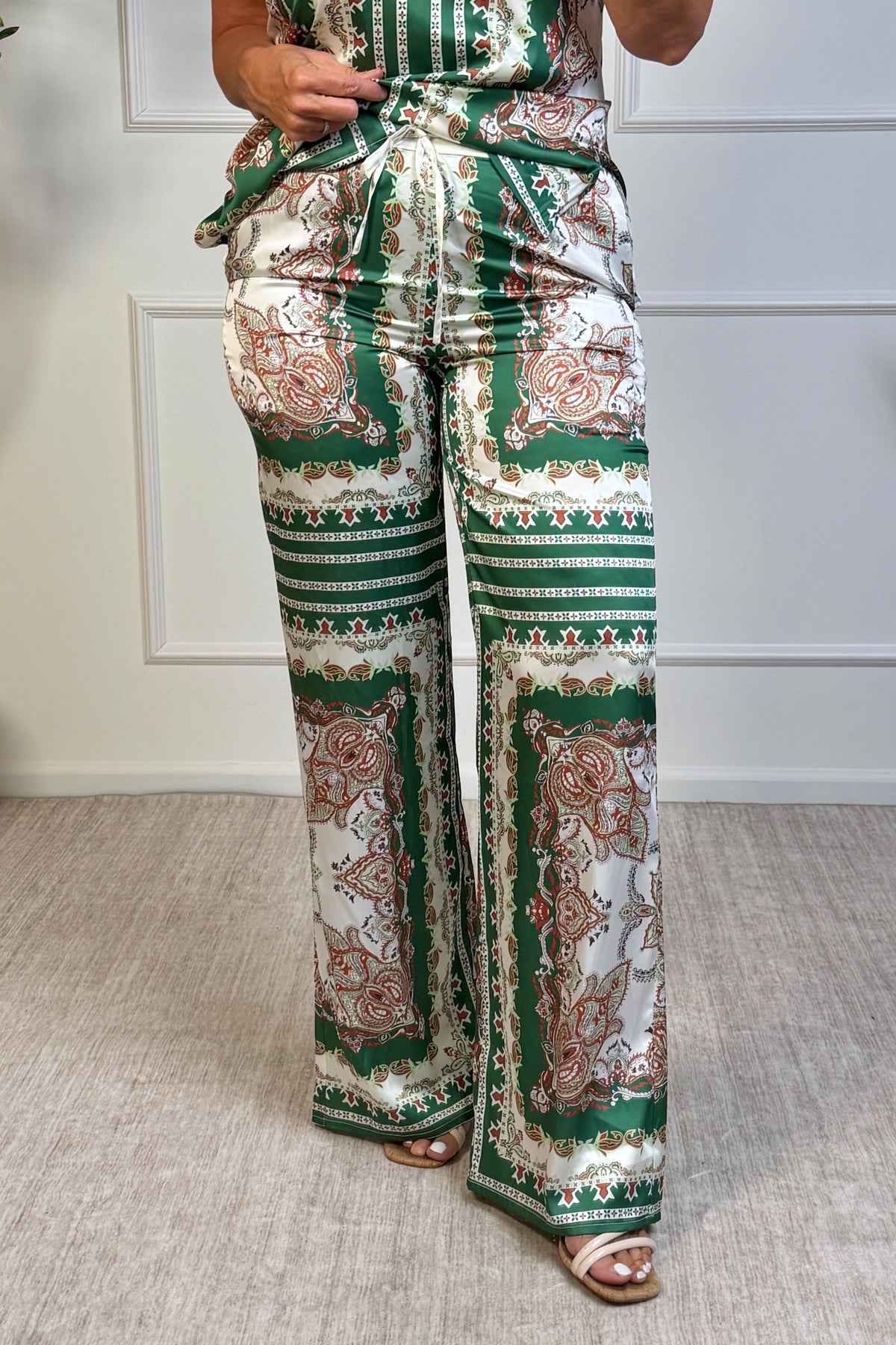 Chanelle Scarf Print Elastic Waistband Wide Leg Pants : Green Multi
