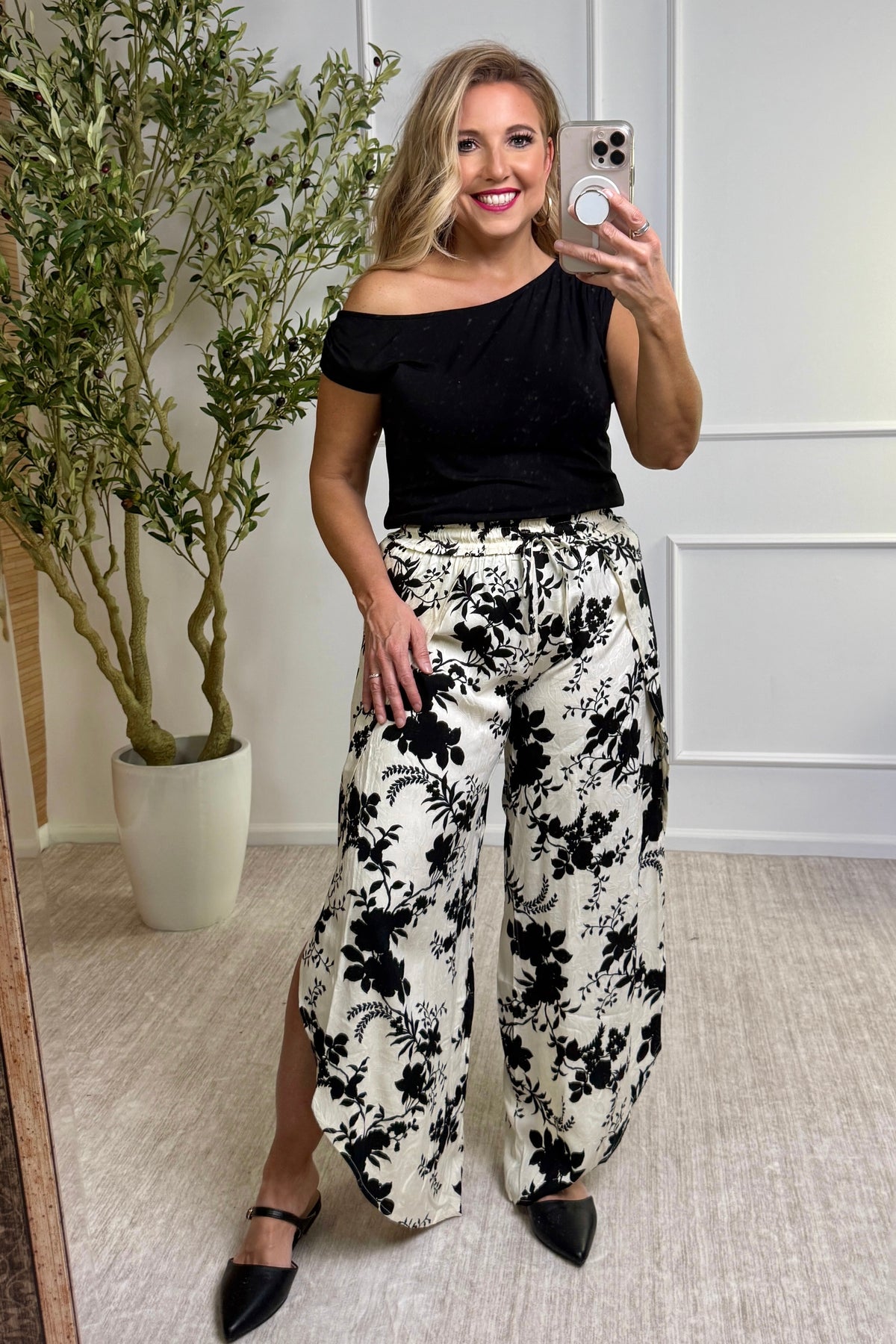 Liverpool Madison Short Sleeve Off Shoulder Knit Top : Black
