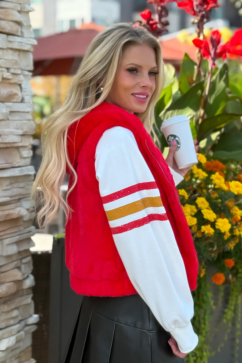 Avery Hoodie Faux Fur Vest : Red