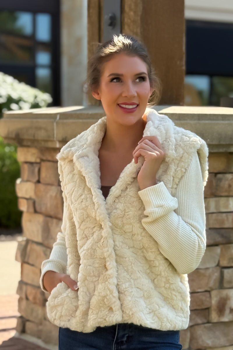 Ivy Knit Sleeve Fur Jacket : Ecru