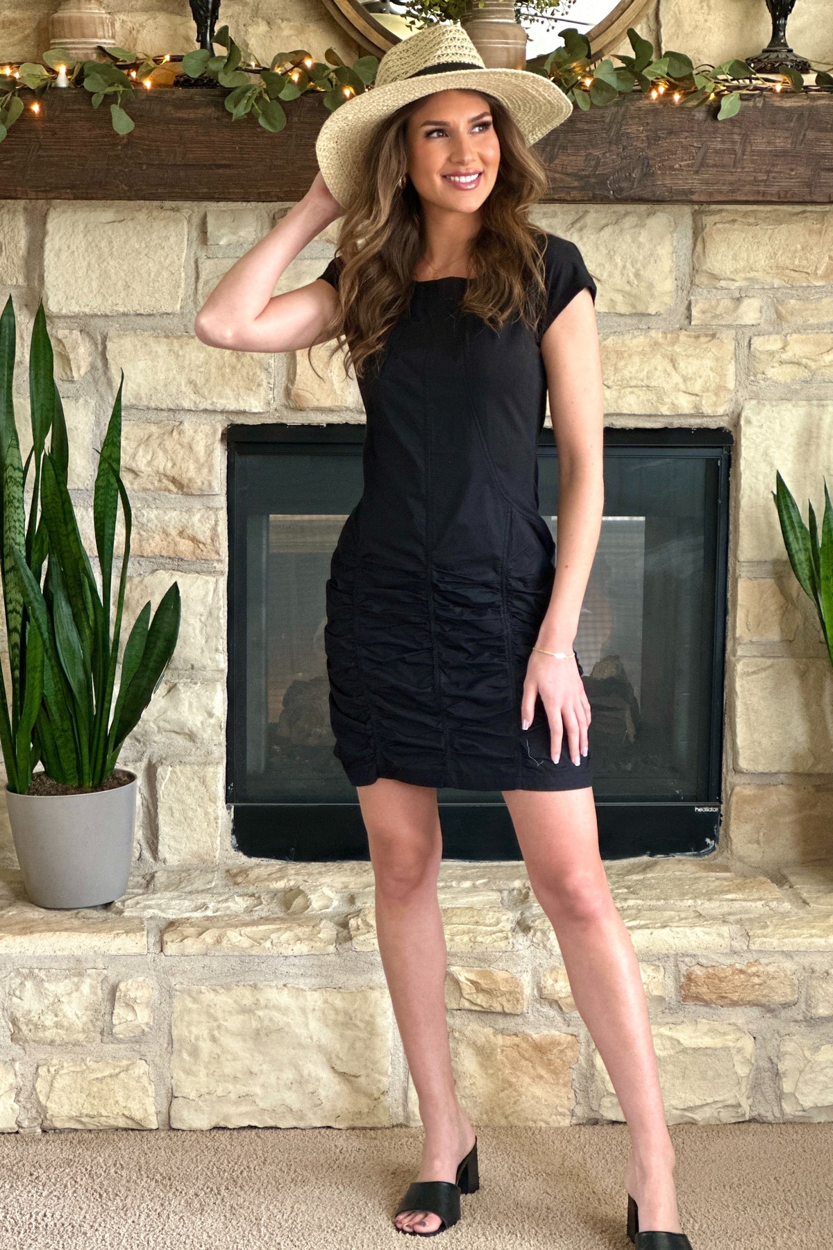 Aviana XCVI Bottom Ruche Mid Dress : Black