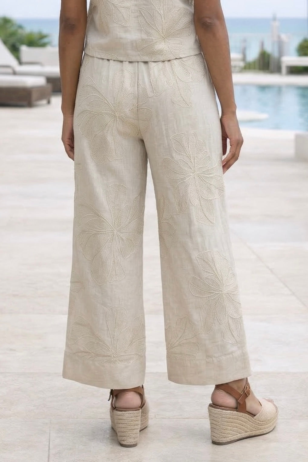 Aleah Floral Embroidered Elastic Waist Cropped Pants : Natural