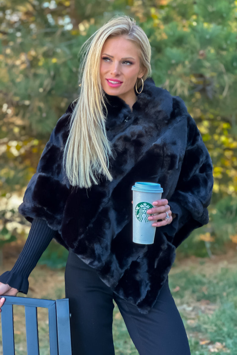 Aspen Nights Lux Faux Fur Poncho : Black