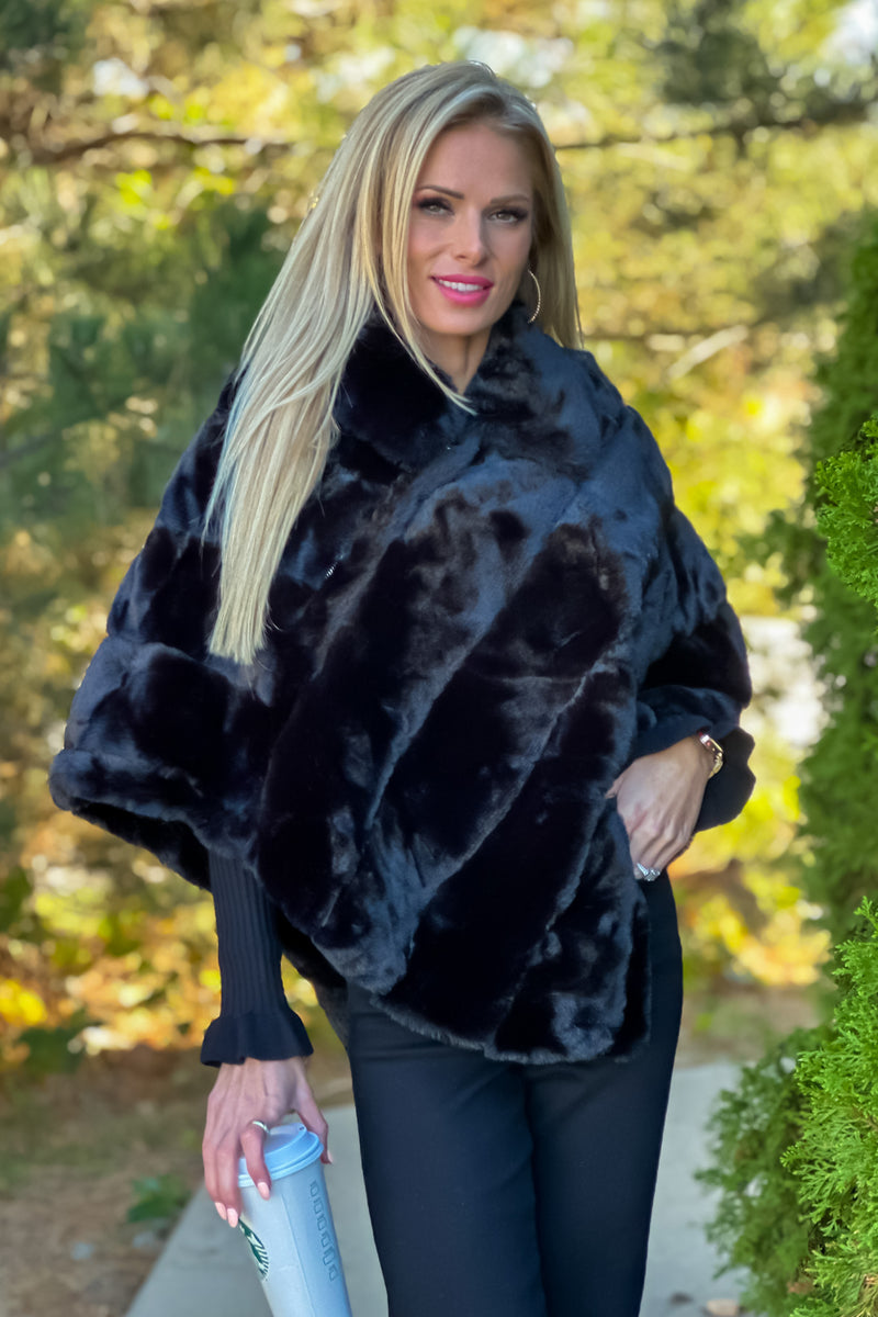 Aspen Nights Lux Faux Fur Poncho : Black