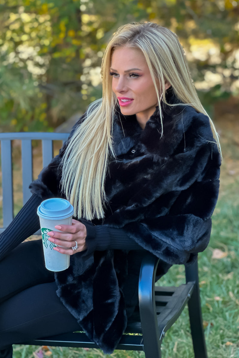 Aspen Nights Lux Faux Fur Poncho : Black