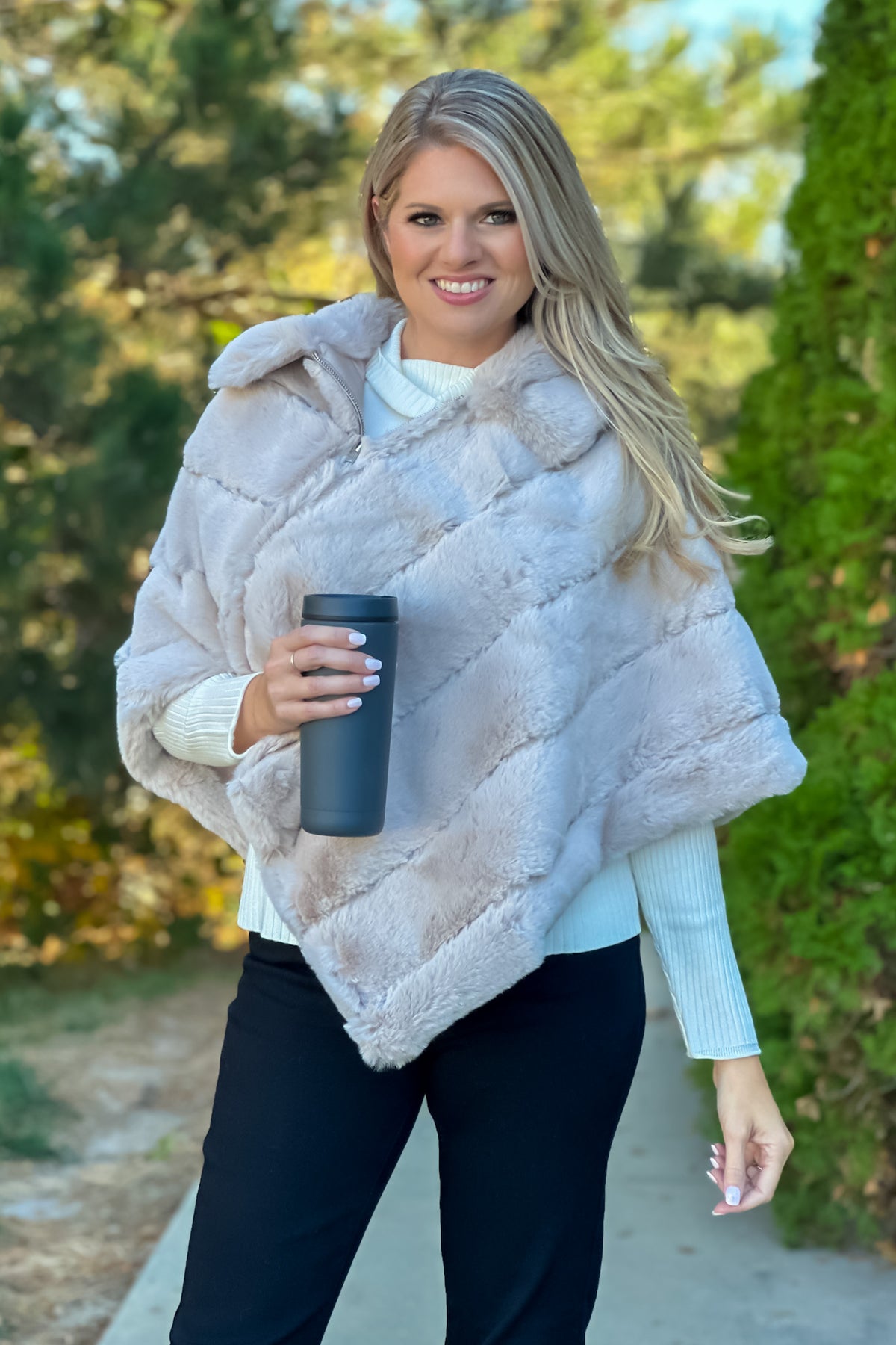 Aspen Nights Lux Faux Fur Poncho : Cream