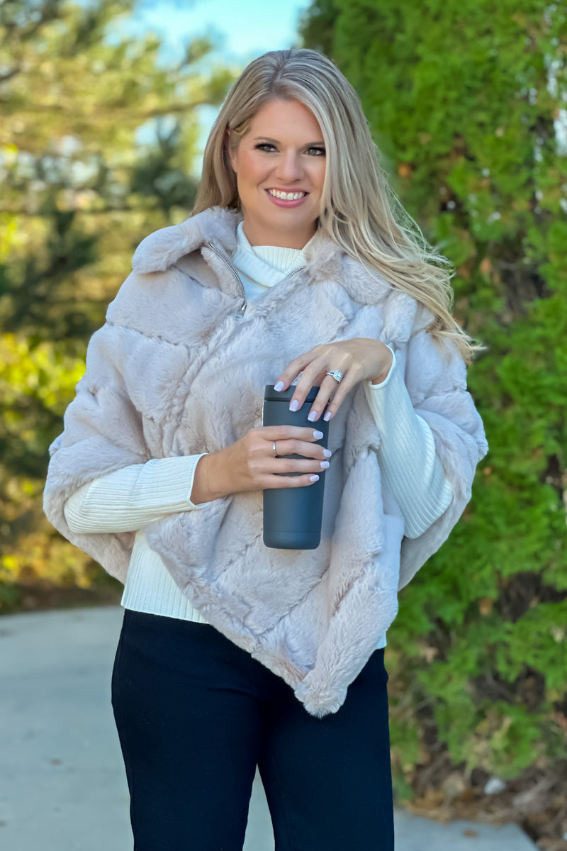 Aspen Nights Lux Faux Fur Poncho : Cream