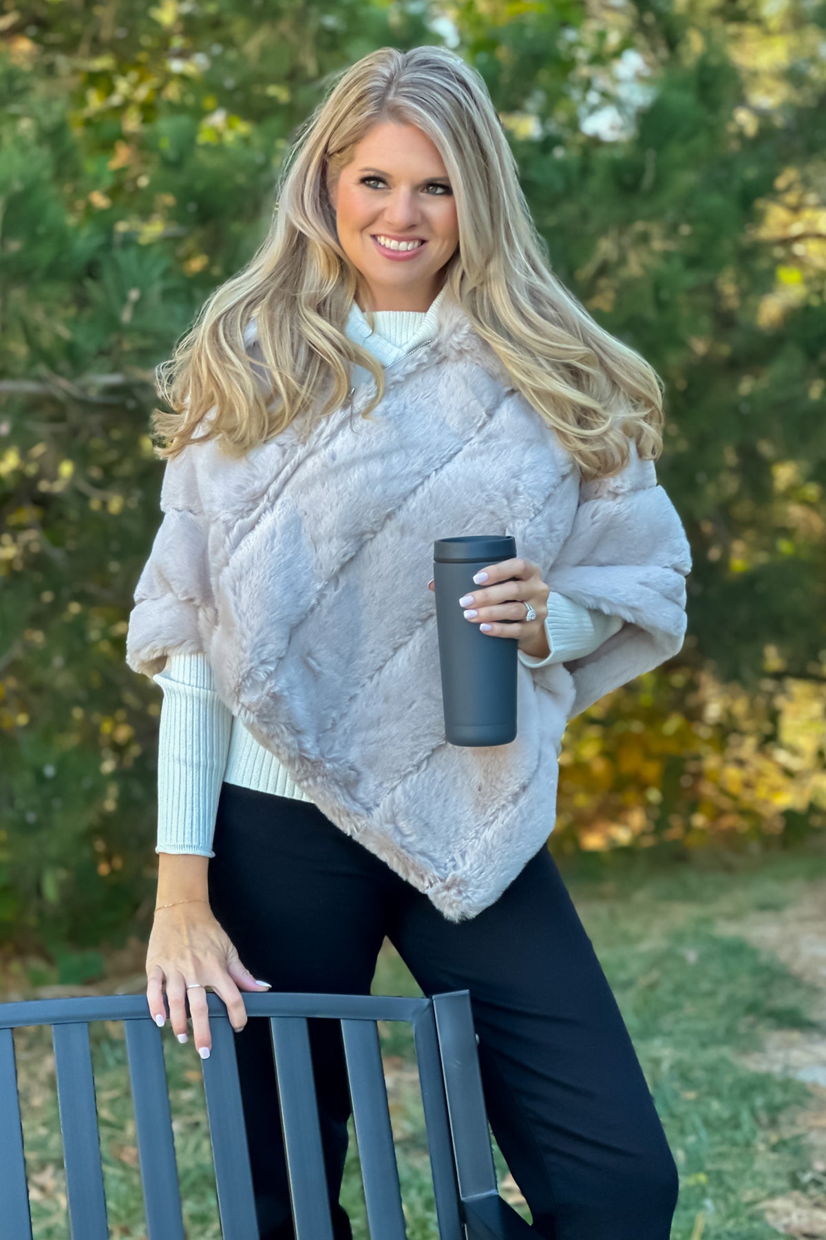 Aspen Nights Lux Faux Fur Poncho : Cream