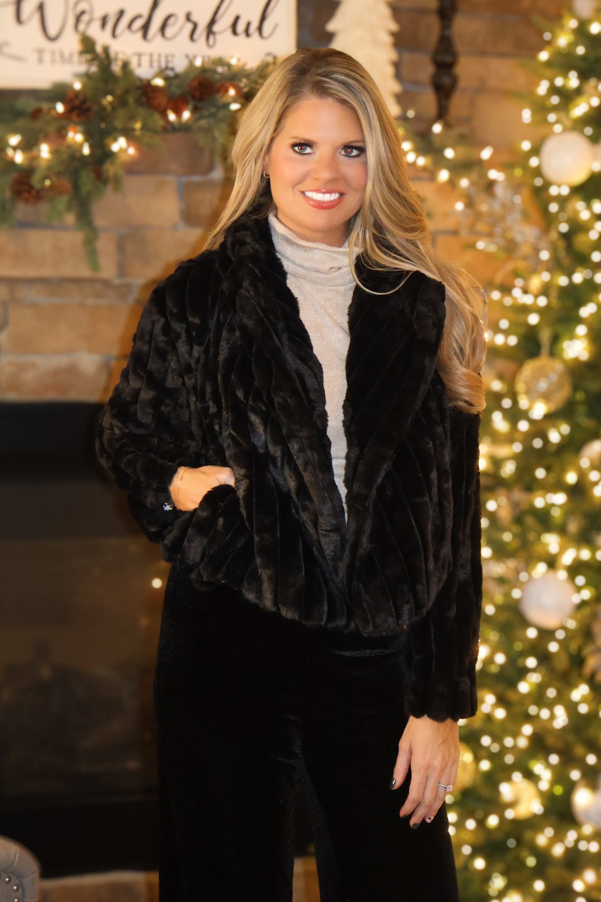 Vienna Faux Fur Crop Jacket : Black
