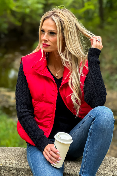 Eyes On You Puffer Vest : Red