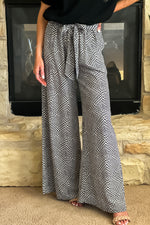 Zelda Printed Tie Waist Wide Leg Pant : Charcoal