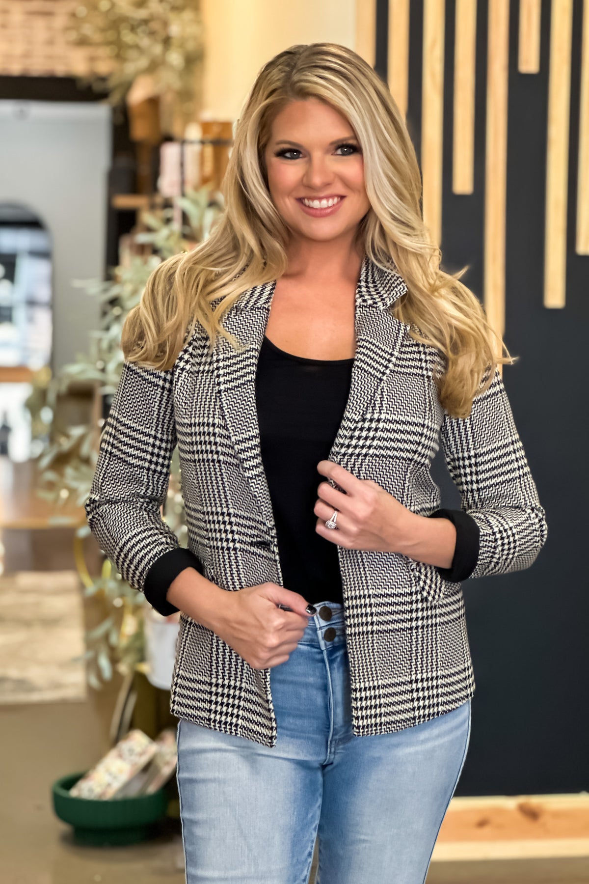 Every Effort Houndstooth Blazer : Black/Cream
