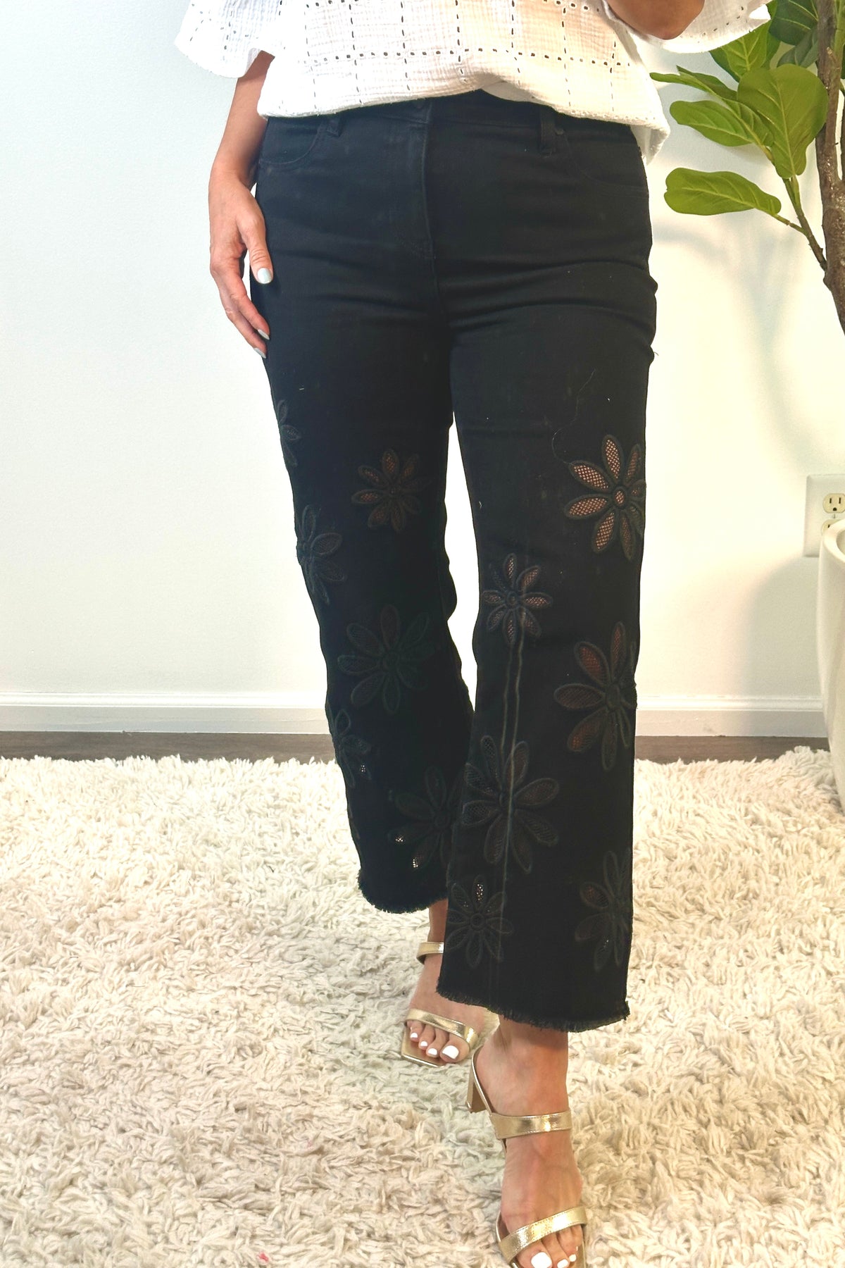 Liverpool Zia Daisy Crop Flare Fray Hem Jeans : Black