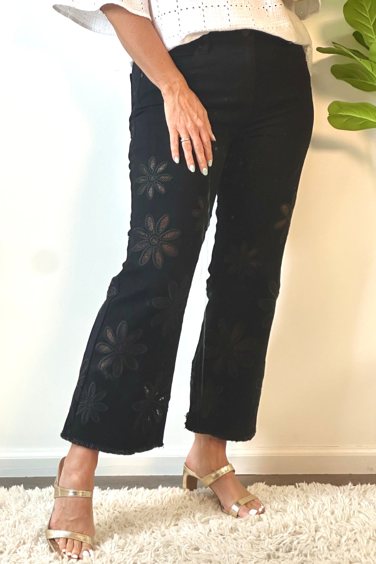 Liverpool Zia Daisy Crop Flare Fray Hem Jeans : Black