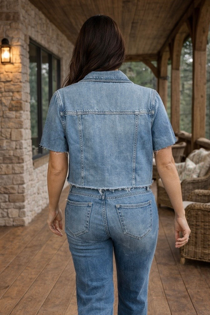 Tilly Light Wash Short Sleeve Cropped Jacket : Light Blue