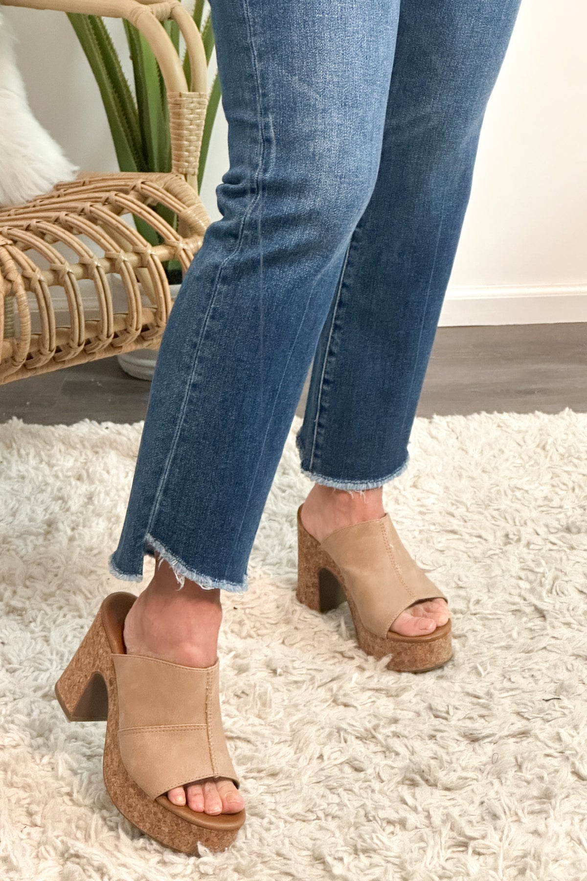Bayeas Leia Mid Rise Cropped Bootcut Jeans : Medium Blue
